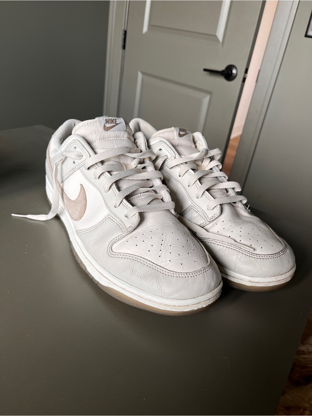 Nike Low-Top Sneakers in White with Beige Swoosh